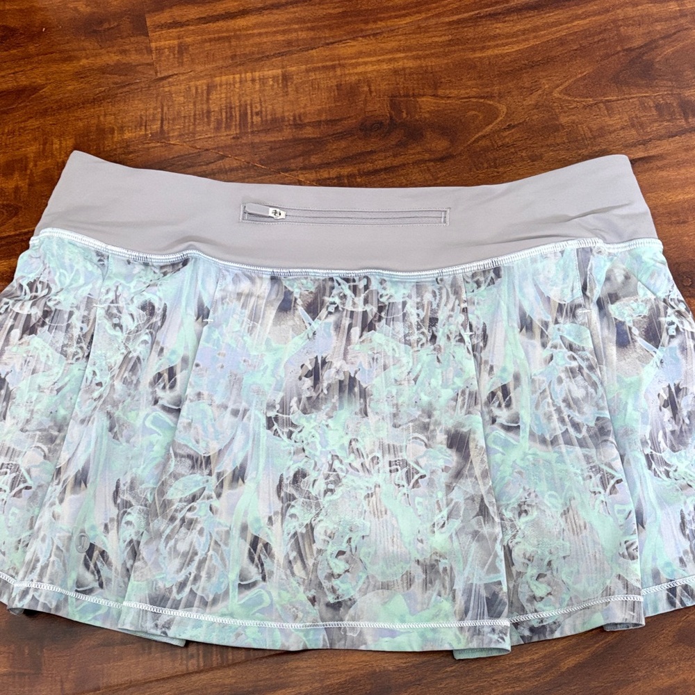 lululemon athletica Women's Skort in Gray and Mint Pattern - Picture 2 of 2